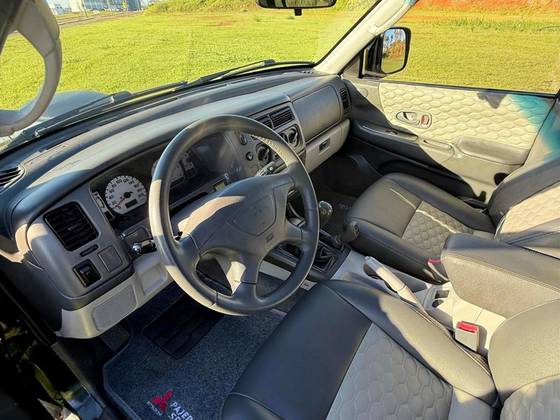 MITSUBISHI PAJERO 2.5 HD 4X4 8V TURBO INTERCOOLER DIESEL 4P MANUAL MITSUBISHI PAJERO 2.5 HD 4X4 8V TURBO INTERCOOLER DIESEL 4P MANUAL